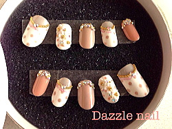 お花が付いているブライダルチップ