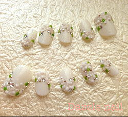 お花が付いているブライダルチップ