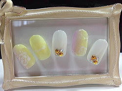 イエローとパープルの縦グラデで夏らしいイメージ