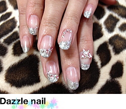 シルバーラメのななめフレンチ