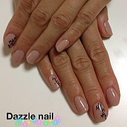 ベージュカラーネイル