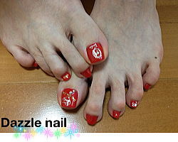 真っ赤なフットネイル