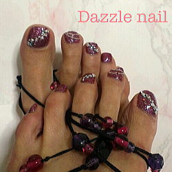 ダークな赤のセクシーなフットジェル