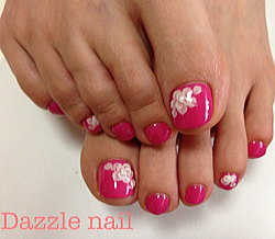 マットなローズピンクをチョイスしたフットジェル