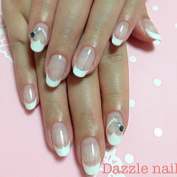 夏に大人気白フレンチ