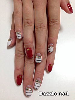 白ボーダーのカジュアルデザインネイル