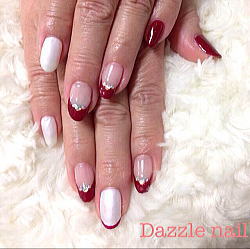 赤と白パールのフレンチネイル
