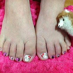 キラッキラのフットジェルネイル