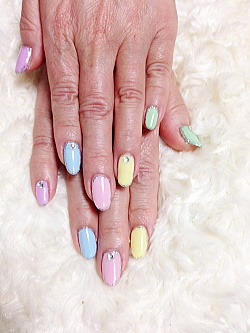 春がくるとぐっと増えるパステルいろいろジェルネイル