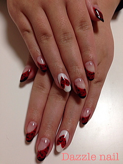 ハードなデザインのジェルネイル