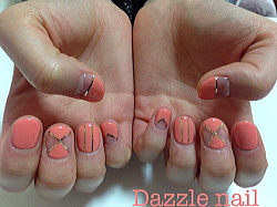 あざやかなオレンジピンクをつかったおしゃれネイル