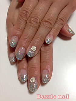 ブルーラメのグラデーションネイル