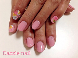 ウォーム系ピンクとカラフルな立体花を合わせた女の子キュートネイル