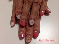 バタフライモチーフの逆フレンチネイル