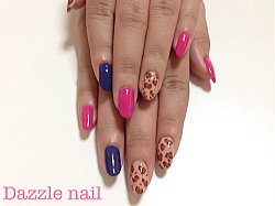 ビビットなピンクとブルーにレオパードがかっこいいジェルネイル