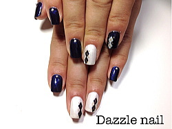 ロイヤルブルーのアーガイルジェルネイル