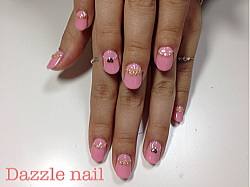 ピンクにストーンをキュートに