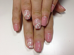 上品はバラフレンチネイル