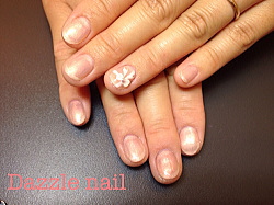 シンプルなブライダルネイル