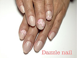 ベージュピンクのジェルネイル
