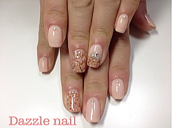 ベージュ系のツイードネイル