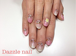 ピンクと白のグラデーションが素敵なブライダルジェル