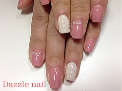 オフホワイトのニットネイルがかわいいジェルネイル