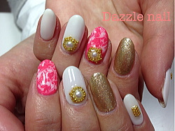 ピンキッシュピンクと白のマーブルが艶やかなジェルネイル