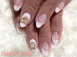 ななめフレンチとハート、リボンを合わせた女の子ネイル