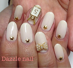 オフホワイトジェルネイル