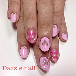 ピンクのジェルネイル