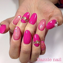 ヌーディカラーのジェルネイル