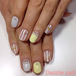 イエローとグレーのジェルネイル