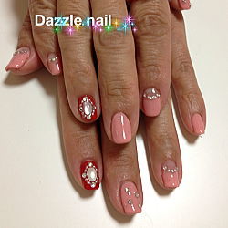 ウォームピンクのジェルネイル