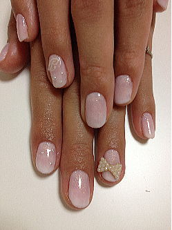 ピンクベースに白のグラデーション