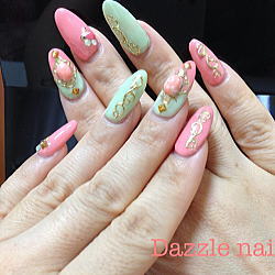 ピンクとグリーンを大胆にバイカラー