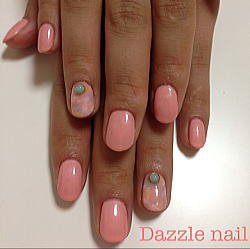 サーモンピンクとカラフルタイダイのジェルネイル