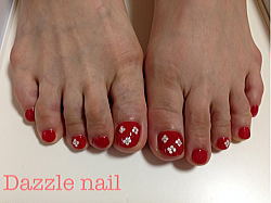 赤のフットネイル