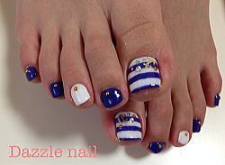 新しく入荷したブルーをつかったマリンフットネイル