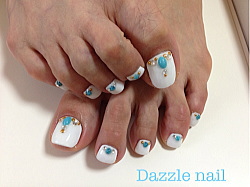 夏に大人気カラーの白