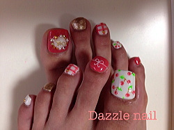 チェリーモチーフのフットジェルネイル