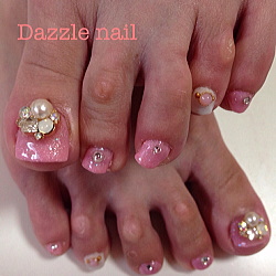 デカパーツ盛りのフットジェルネイル
