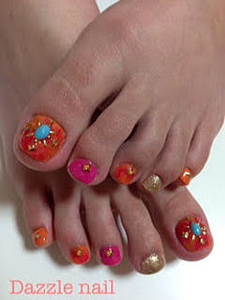 太陽イメージなタイダイフットネイル