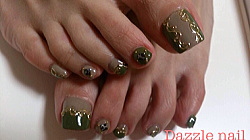 カフェオレとカーキのコンビにゴールドを合わせた大人っぱいデザイン